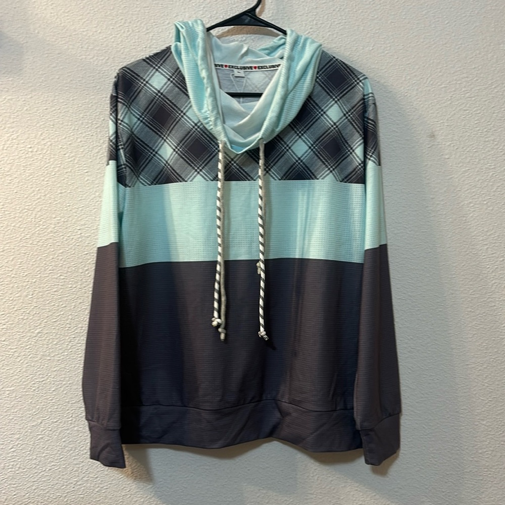 NWT Exclusive colorblock hoodie size XL
